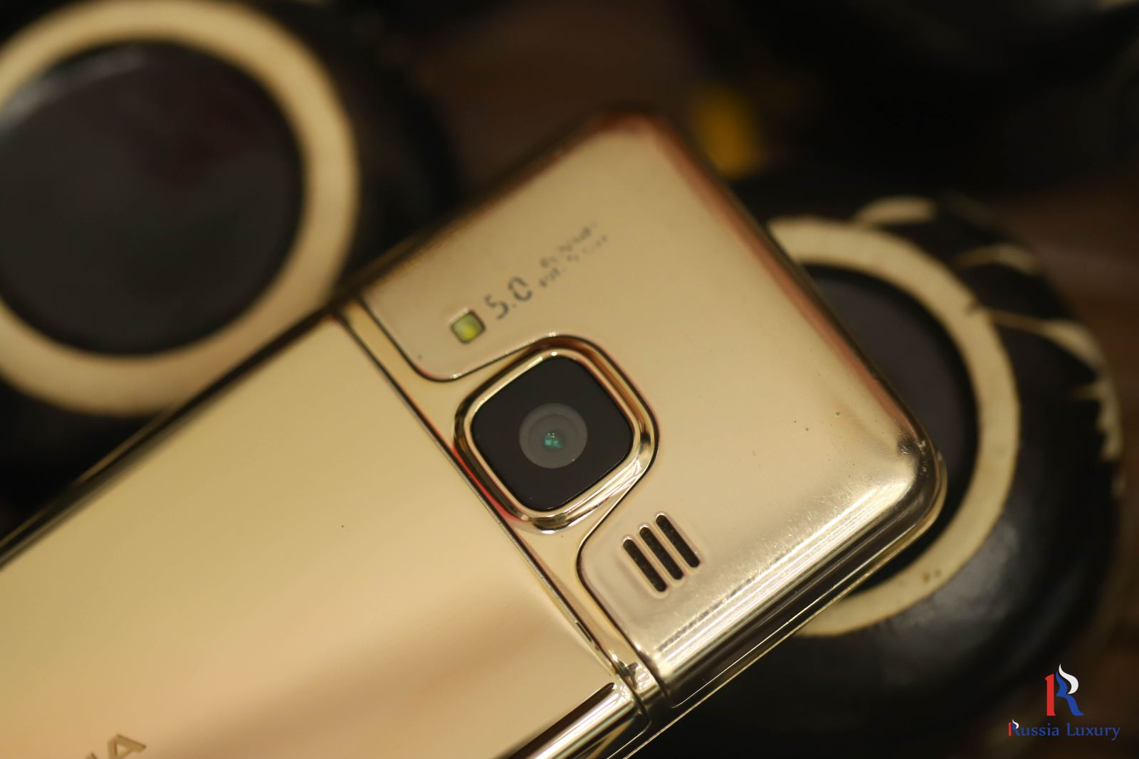 Nokia-6700-gold